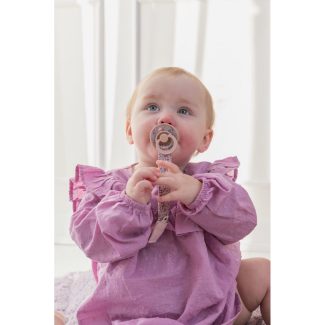 BIBS Liberty lančić i vezica za dudu od organskog pamuka u Eloise Blush cvetnom dezenu sa drvenom klipsom 942111244